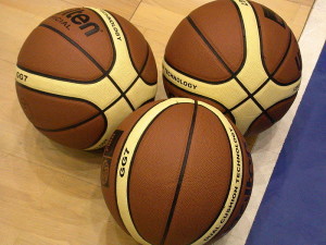 800px-FIBA_Basketballs_2004-2005