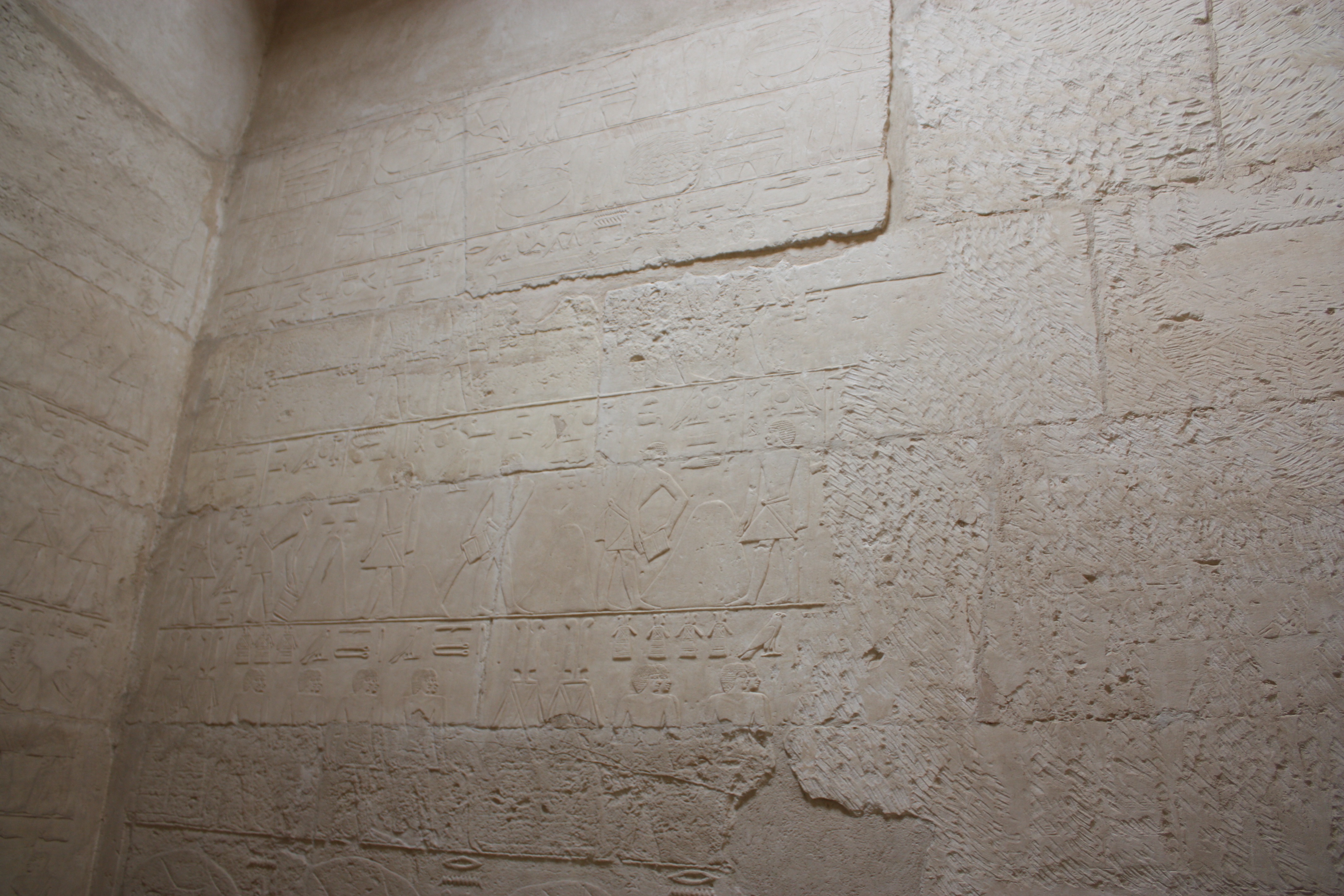 Esempio di un geroglifico all’interno di una Mastaba, una “protopiramide” egiziana.